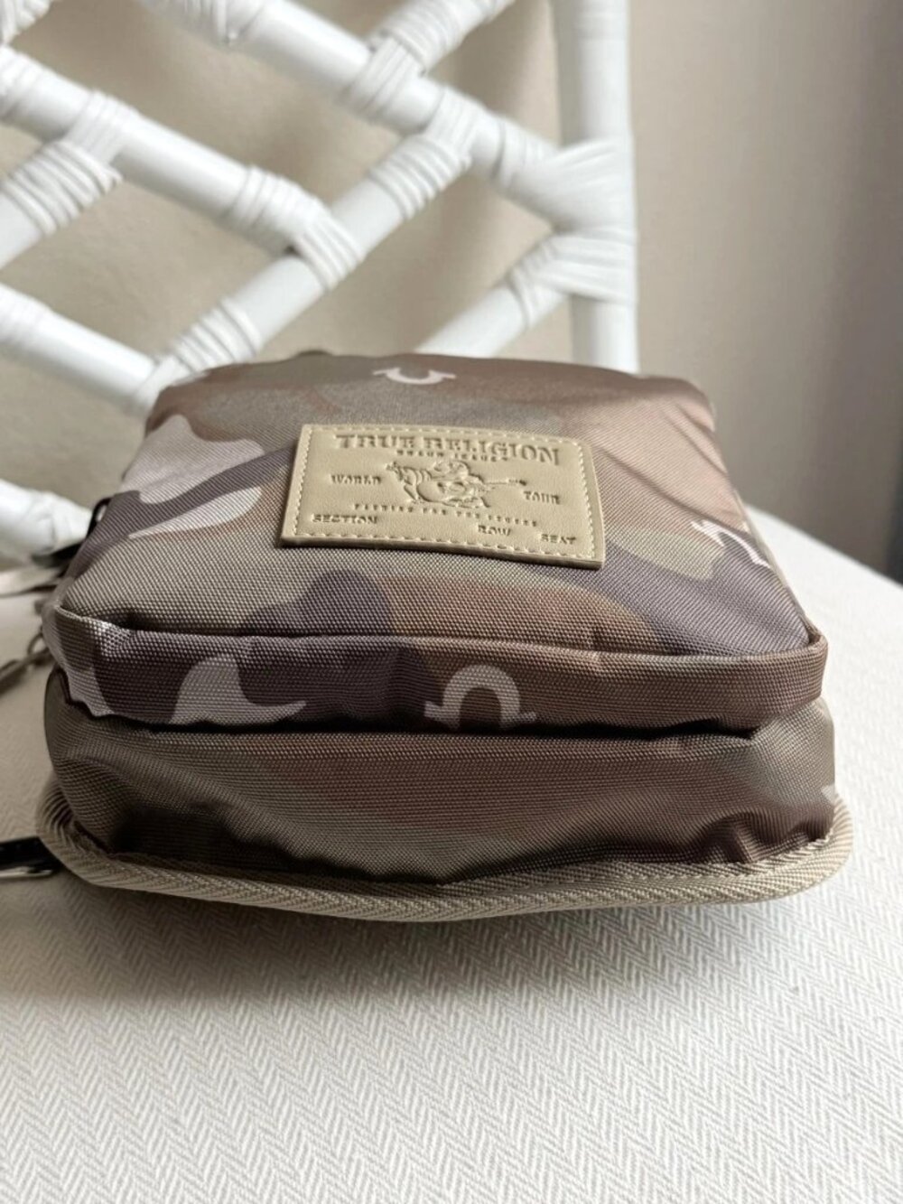 NWT True Religion Pippen Max Men's Camo Sling Bag Crossbody Travel Pack - Picture 4 of 16